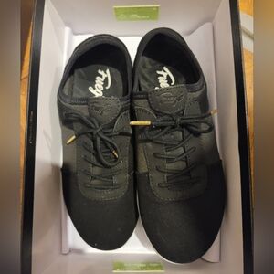 Fuego Dance Sneakers